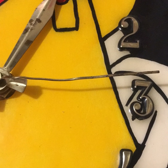 Mickey mouse shaped clock - Picture 8 of 13